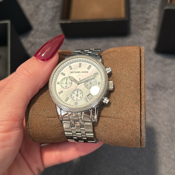 Silver Pearl Face Michael Kors Watch - Picture 4 of 6